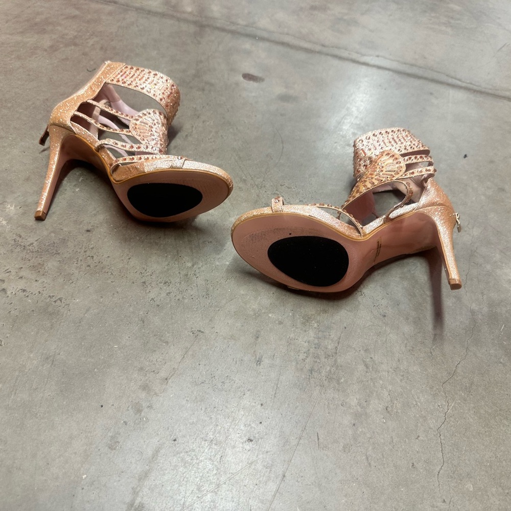 Beautiful sexy heel 8.5 put on once never walked but across room in them